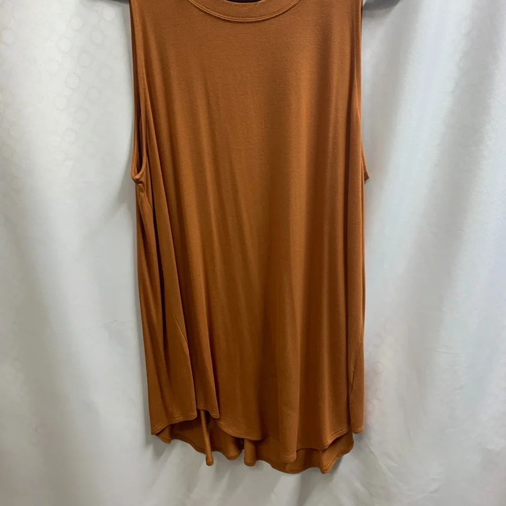 Zenana Outfitters Warm Rust/Brown Tee - Picture 4 of 5